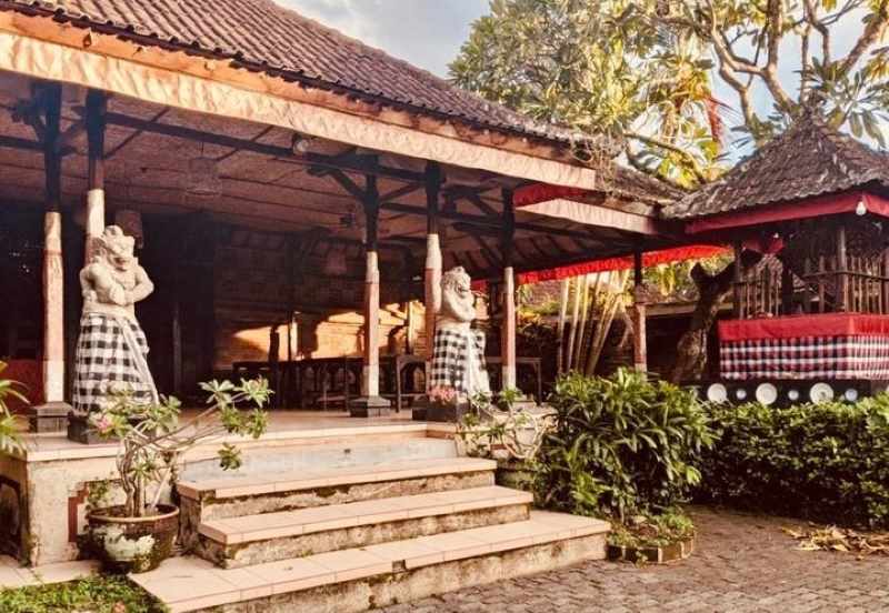 PUNYA DAYA TARIK TERSENDIRI : Suasana Puri Anyar Kerambitan yang menjadi salah ikon pariwisata di Desa Baturiti, Kecamatan Kerambitan Tabanan. (juliadi/radar bali)