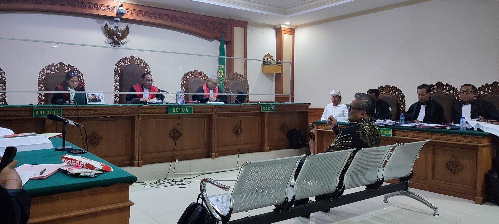 BERI KESAKSIAN: Saksi ahli pidana Hendri Jayadi memberikan keterangan di Pengadilan Tipikor Denpasar, kemarin (1/8/2024).