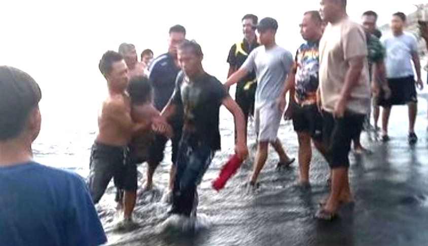 MENCOBA BUNUH DIRI : Buryadi asal Jember, Jawa Timur, melakukan percobaan bunuh diri di Kelurahan Gilimanuk,(foto:polsek gilimanuk)
