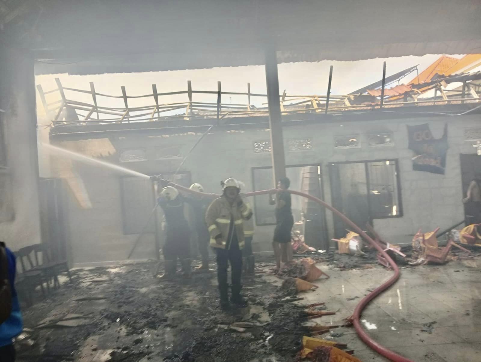 TERBAKAR: Petugas Diskarmat Badung telah memadamkan kebakaran di Panti Asuhan Wisma Anak-Anak Harapan, Sabtu 3 Agustus 2024.