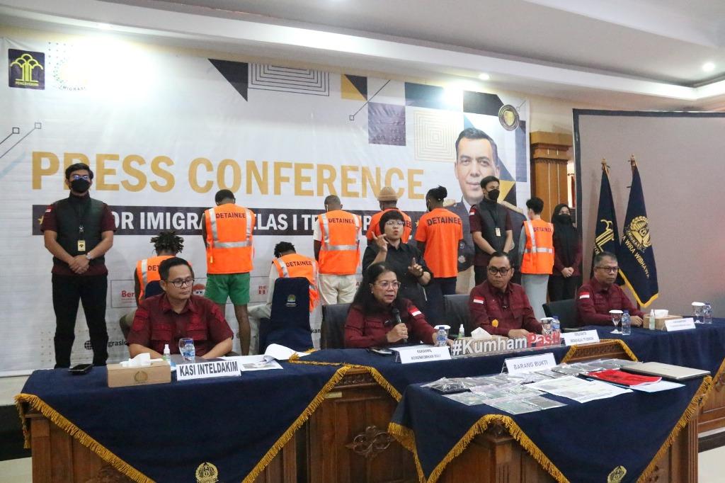 RILIS: Delapan Orang Asing yang melanggar telah diciduk petugas Imigrasi Kelas I TPI Denpasar.