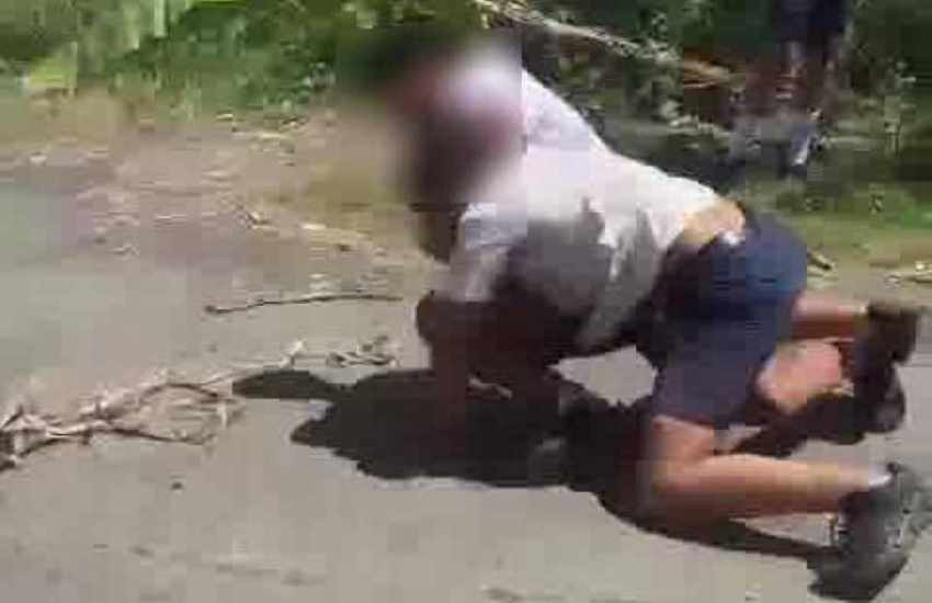 BERANTEM : Tangkapan layar video viral perkelahian pelajar SMP yang diduga terjadi di Kabupaten Buleleng. (Istimewa)