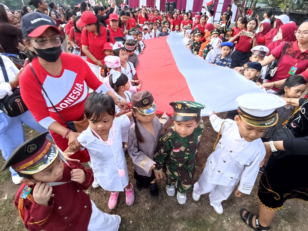 PAWAI: Parade merah putih dilakukan IGTKI se- Kota Denpasar di Lapangan Puputan Badung, I Gusti Ngurah Made Agung  Sabtu 10 Agustus 2024.