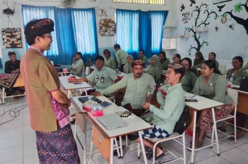 PERLU PEMAHAMAN BERSAMA : Workshop penyamaan persepsi dan penguatan pemahaman perlindungan anak di SMAN Satu Atap Lembongan. (foto:KPAD Bali)