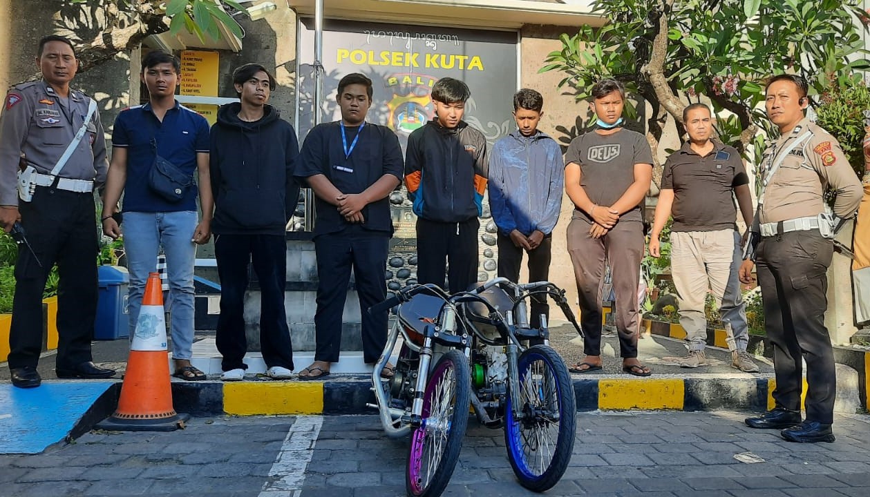 DICIDUK: IGSP, 21, pemilik motor Mio Velg warna Biru inisial asal kerobokan bersama Joki inisial IMWP, 21, asal Kerobokan, Badung. Dan IMYD, 22, selaku pemilik motor Mio Velg ungu
