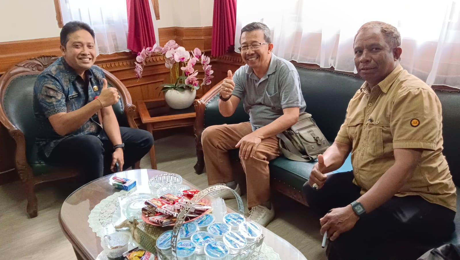 SUPORT SMSI BADUNG: Dari kiri, Kabag Prokompim Setda Badung Made Suardita, Ketua SMSI Badung Nyoman Sarmawa dan Sekretaris Horacio Canto (13/8/2024).