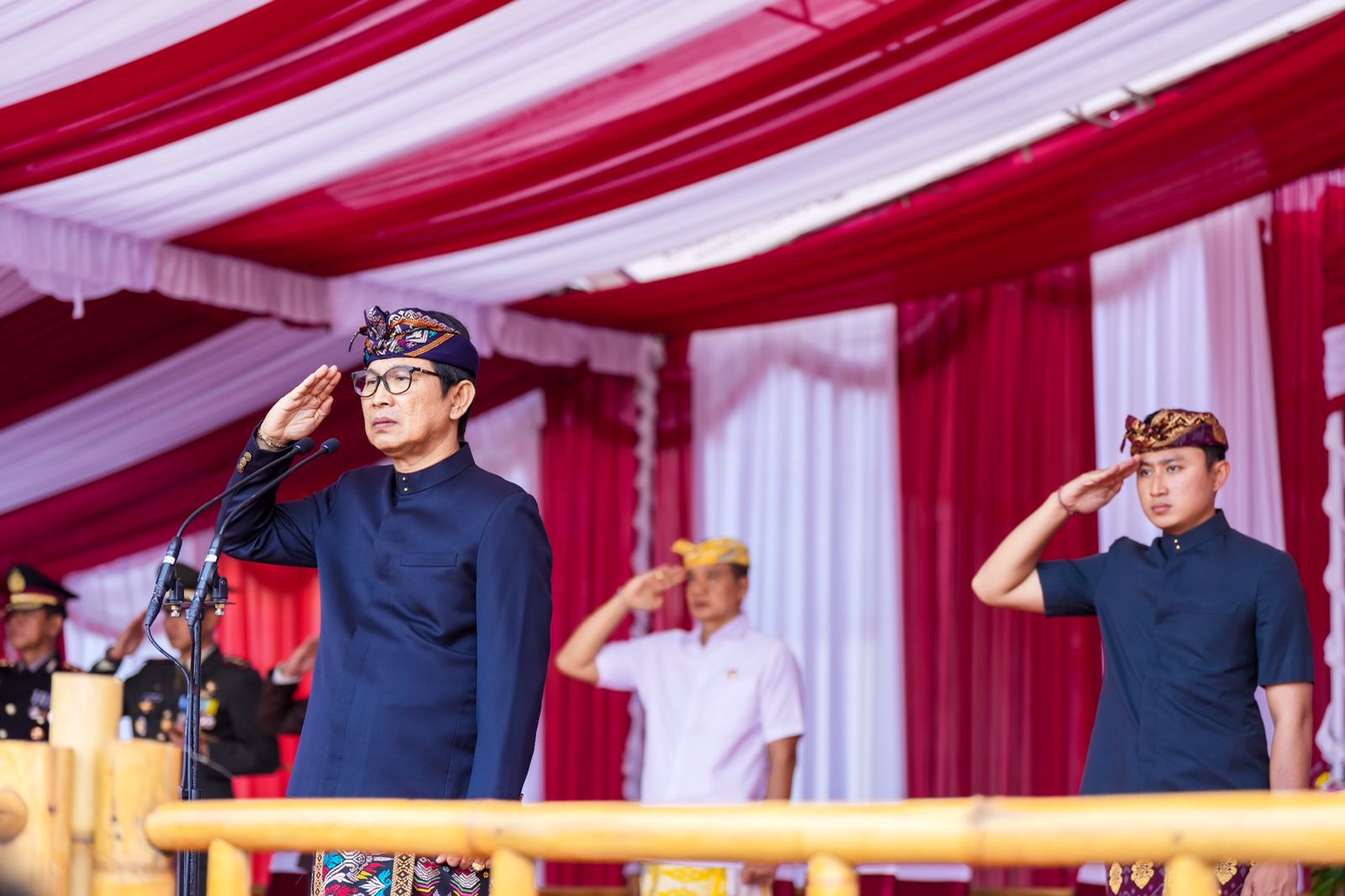 Sekda Badung I Wayan Adi Arnawa sebagai selaku Inspektur Upacara pada Peringatan Detik-Detik Proklamasi Kemerdekaan RI Ke-79 Tahun 2024 di Lapangan Mangupraja Mandala, Puspem Badung, Sabtu (17/8).