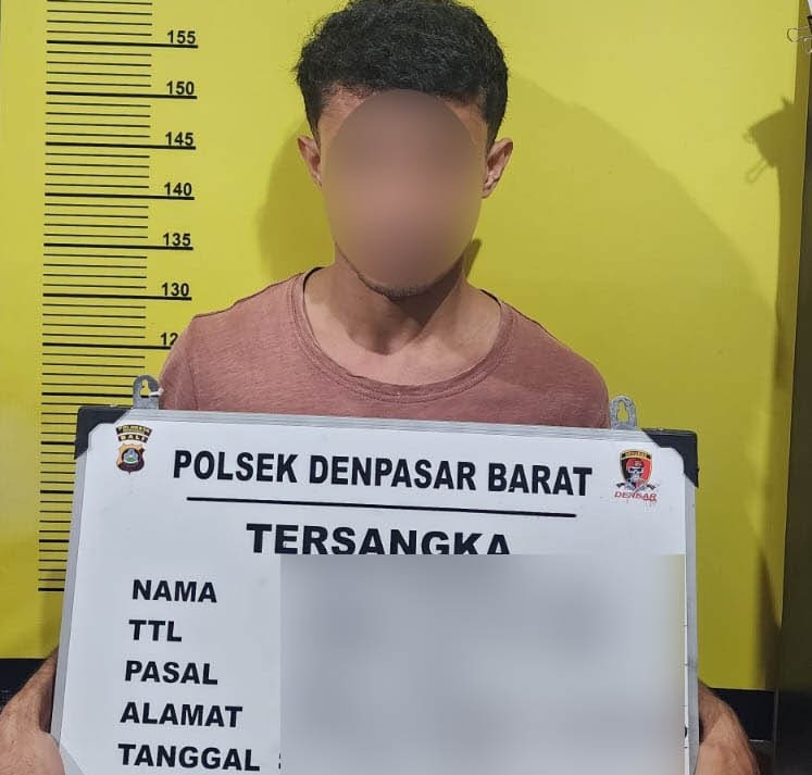 MAKAN DAGING ANJING: Salah seorang dari tiga tersangjka pembantai anjing untuk pesta RW di Denpasar Barat