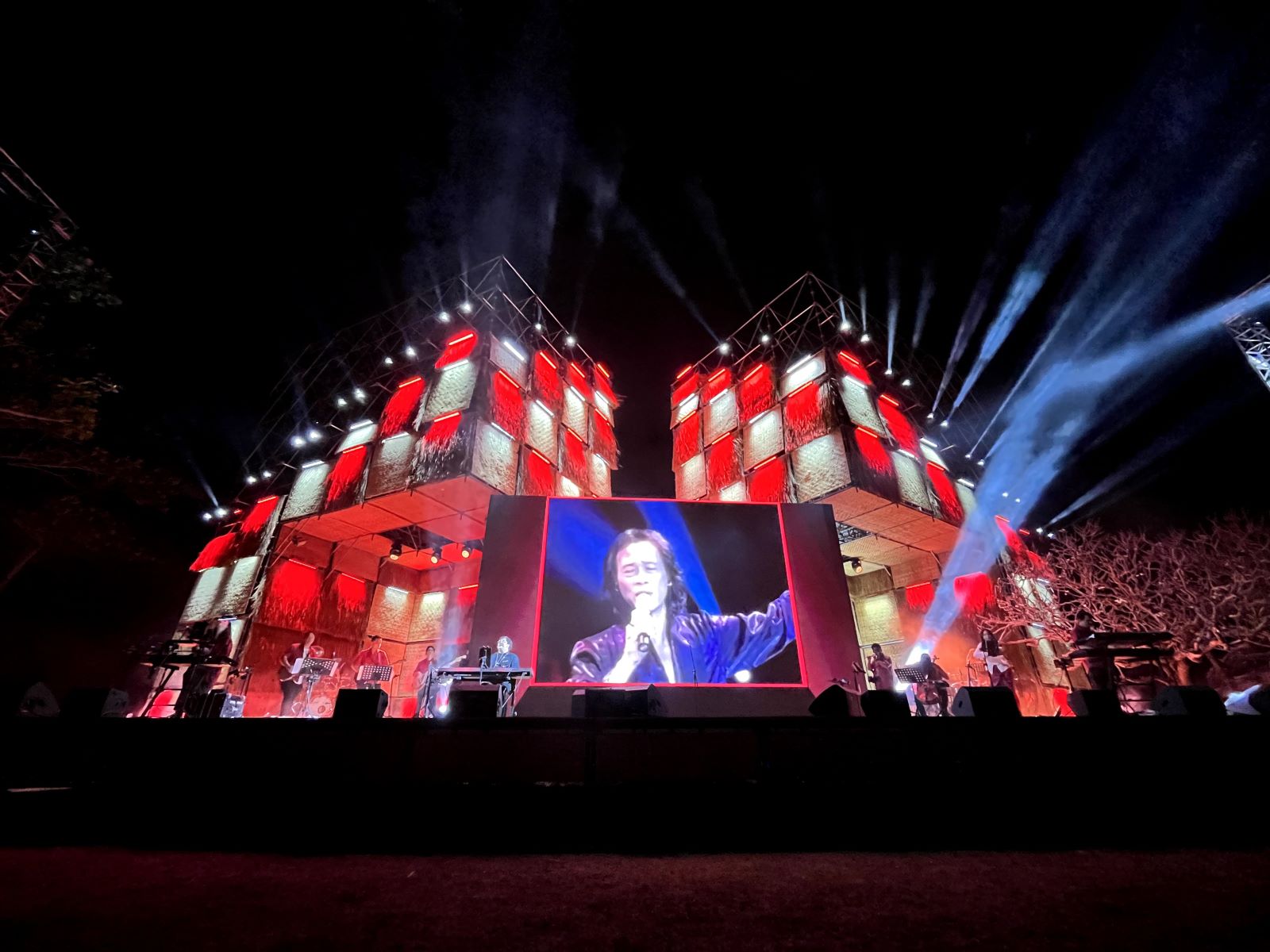 PENGARSIPAN: Konser Chrisye Live di Indonesia Bertutur Nusa Dua Bali.