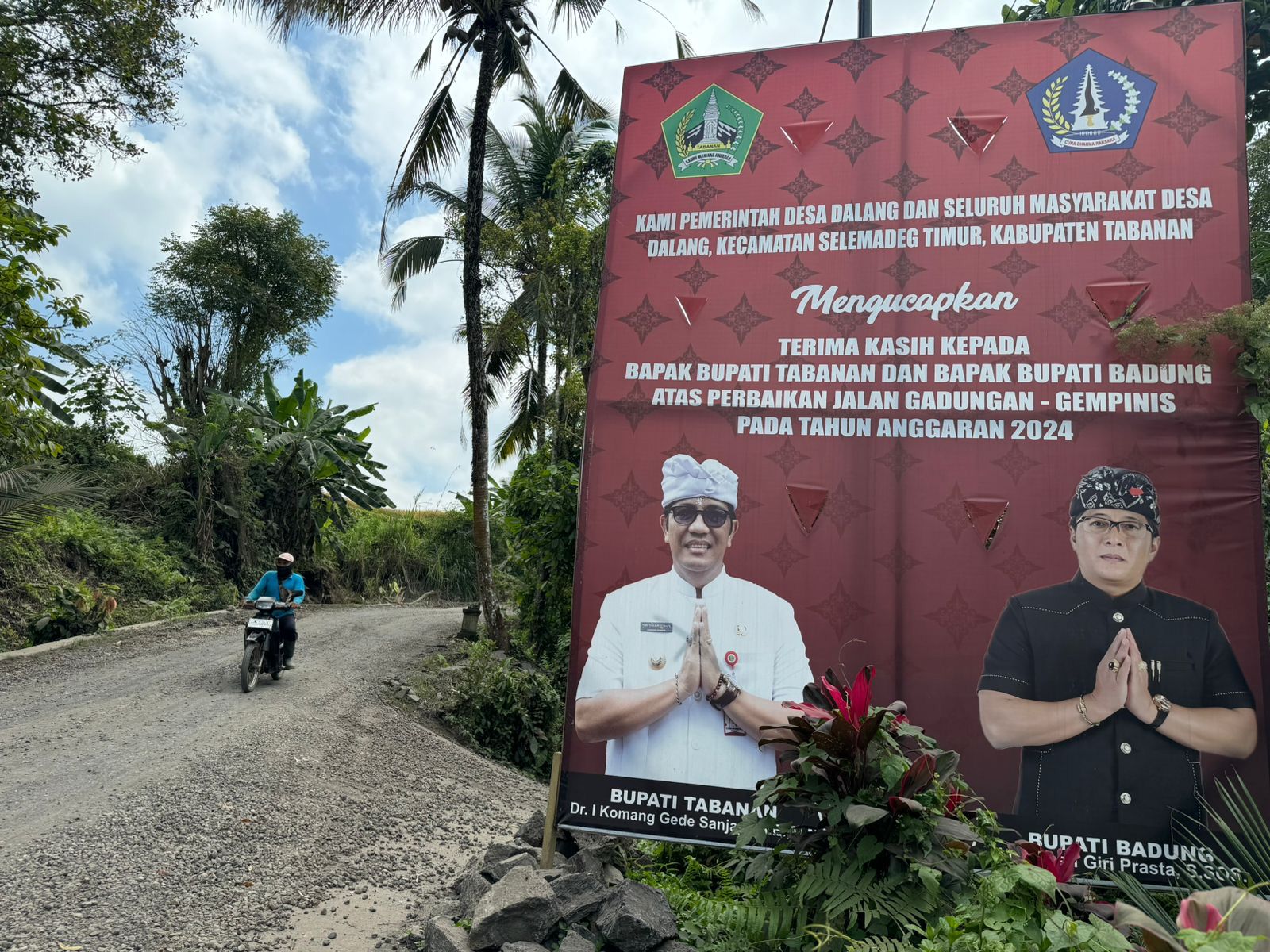 Kondisi jalan di Kabupaten Tabanan setelah mendapatkan bantuan dari Pemkab Badung melalui Program &ldquo;Badung Angelus Buana&rdquo;