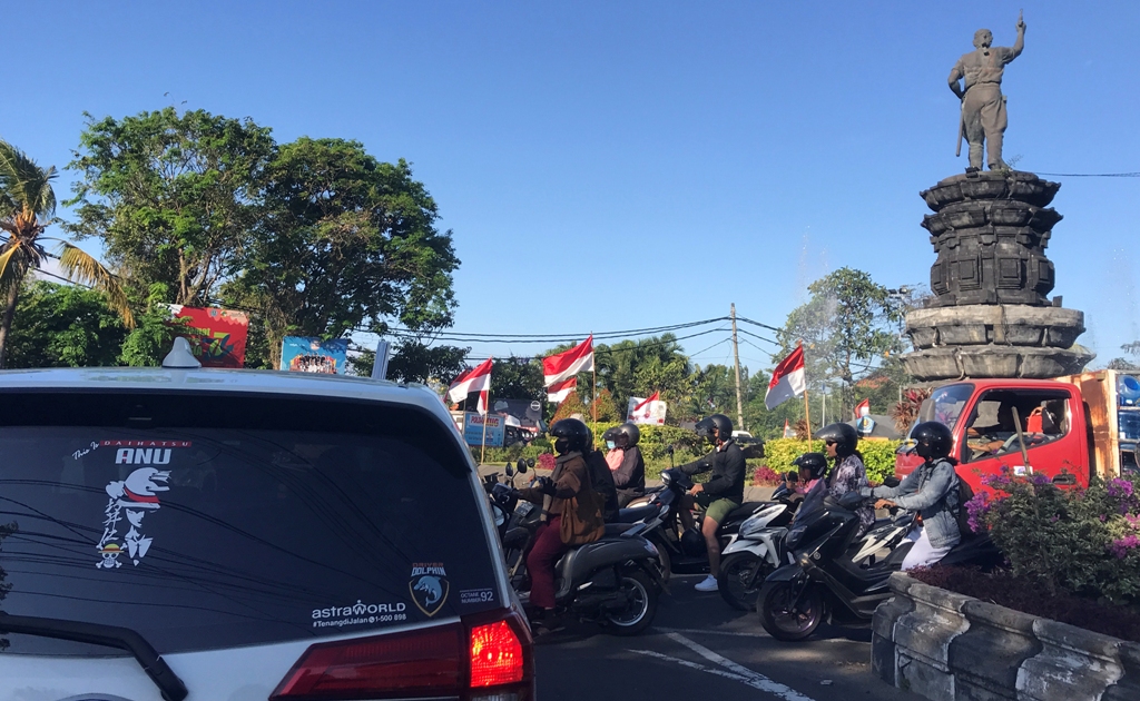 MACET: Kawasan bundaran Renon, Denpasar kerap terjadi kemacetan kendaraan.
