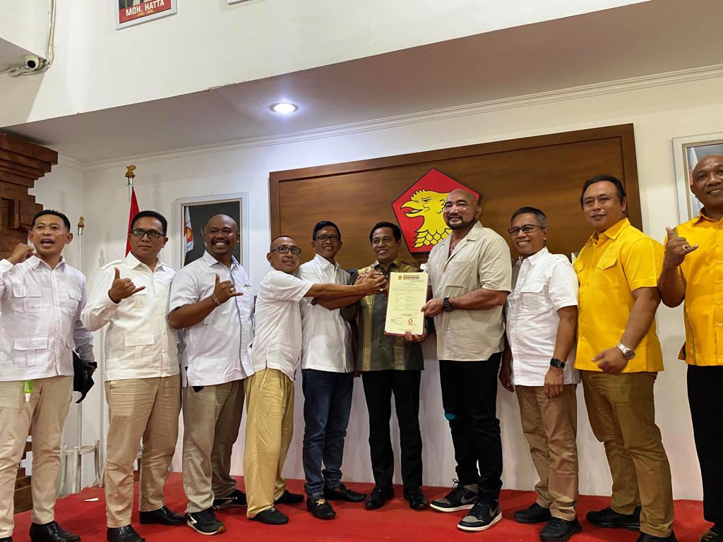 REKOMENDASI: Ketua DPD Gerindra Bali, Made Muliawan Arya &ldquo;De Gadjah&rdquo;  memberikan rekomendasi paket I Wayan Suyasa dengan I Putu Alit Yandinata untuk maju di Pilkada Badung 2024.