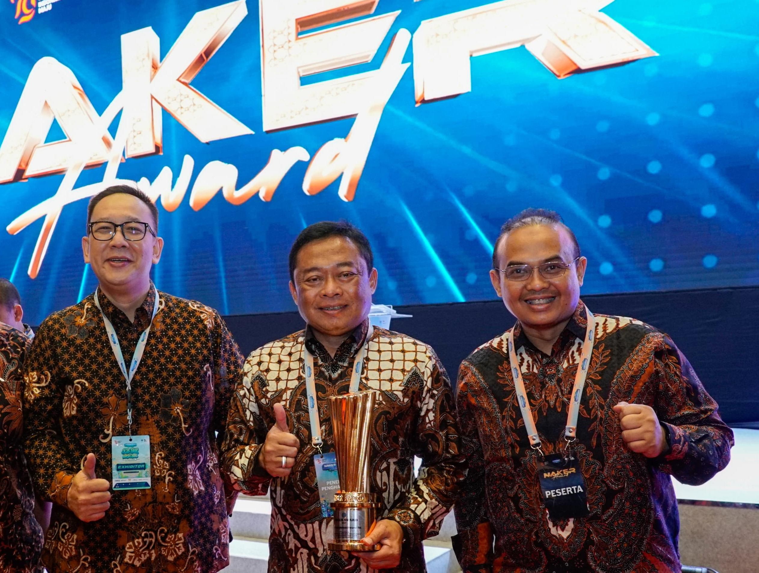 PRO DISABILITAS: direktur Utama Telkom Ririek Adriansyah (Tengah) bersama SVP Corporate Communication & Investor Relation Telkom Ahmad Reza (Kiri), dan SGM Human Capital Strategic Partner Telkom Sendy