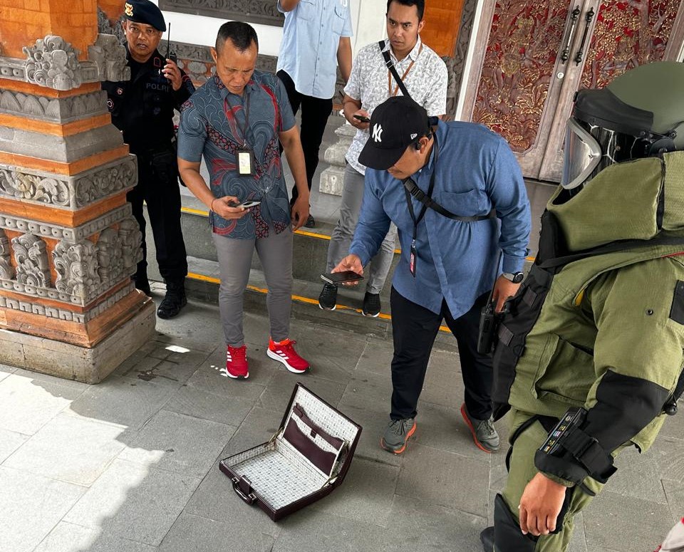 Tas Koper yang ternyuata isinya kosong