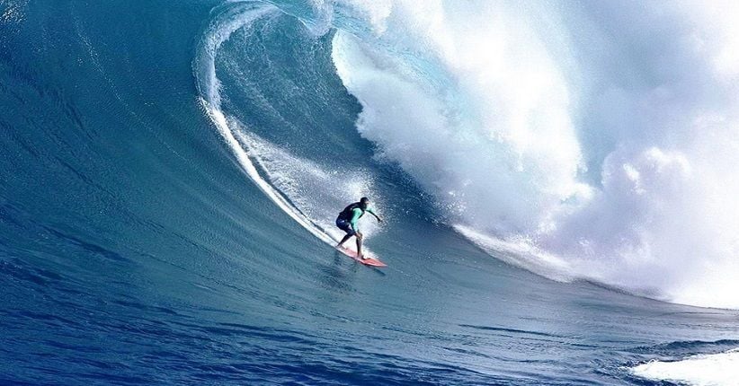 GULUNGAN OMBAK: Deburan ombak dan gelombang yang luar biasa di pantai Sorake Nias Selatan disukai peselancar internasional.