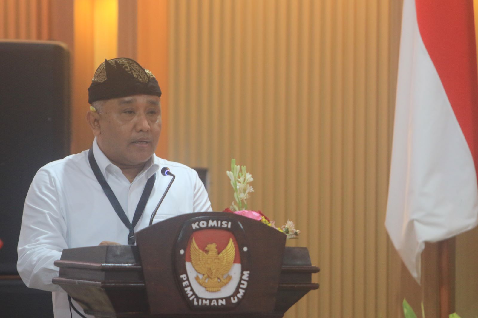 LANGUNG LANTIK!: Ketua KPU Bali, Agung Gede Lidartawan sikapi pergantian anggota DPRD Bali terpilih