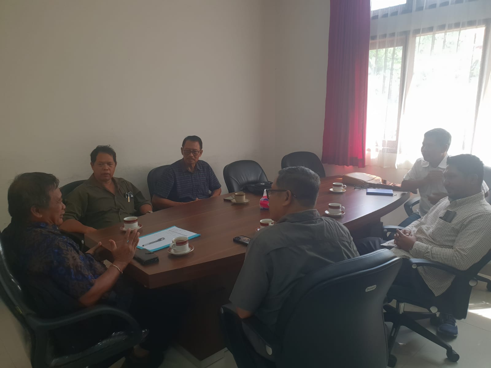 ANGKAT BICARA: MDA Bali saat menjawab sejumlah pertanyaan beberapa tokoh masyarakat di Renon, Jumat 30 Agustus 2024.