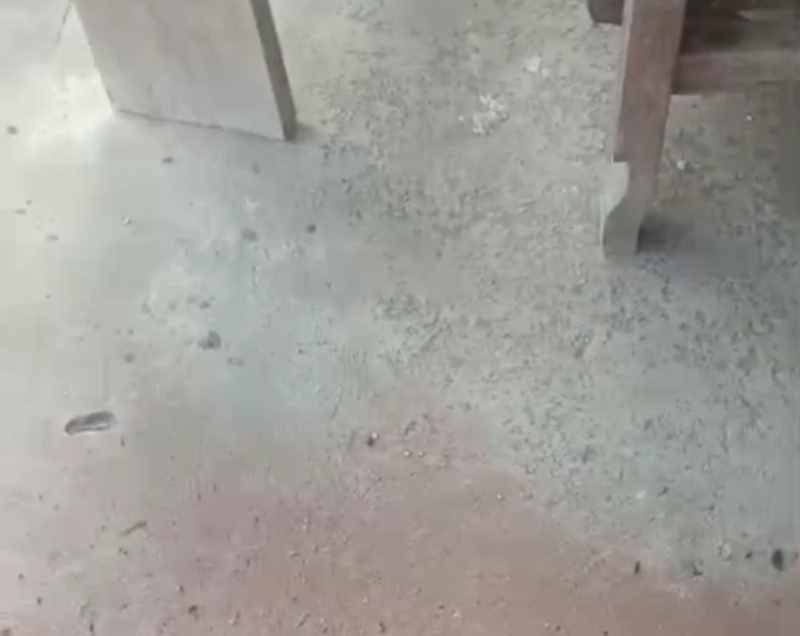 BIKIN KOTOR DAN TIDAK NYAMAN: Debu sabut kelapa yang masuk hingga pemukiman warga Desa Cupel. (foto:Istimewa)