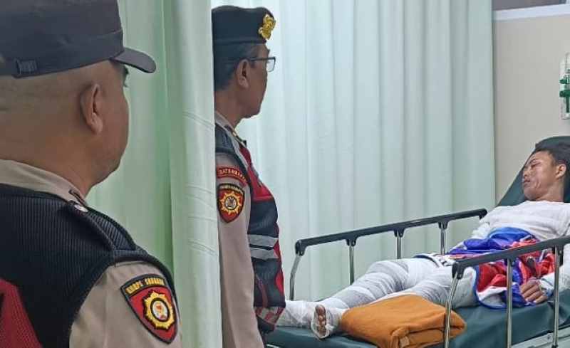 DIBALUT PERBAN: Korban luka dalam perawatan medis di rumah sakit. (Polres Bangli untuk Radar Bali)