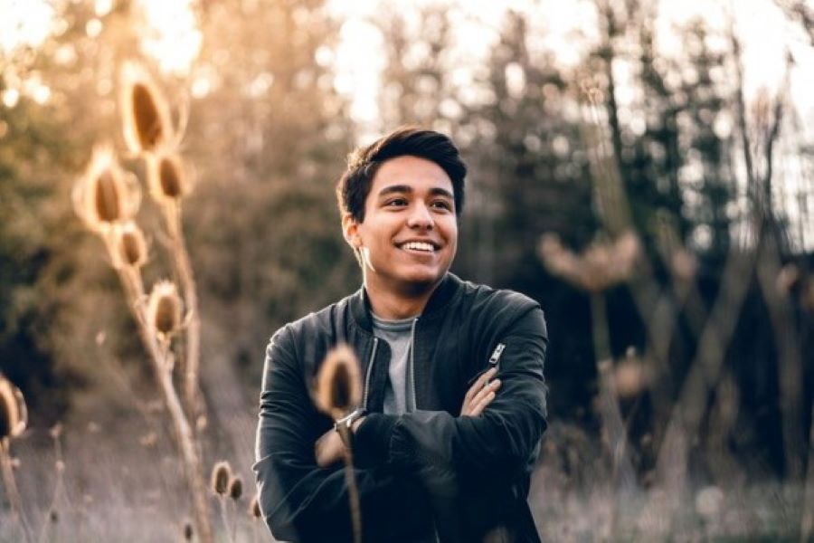 MODEL: Ilustrasi orang berwibawa dan kharismayik