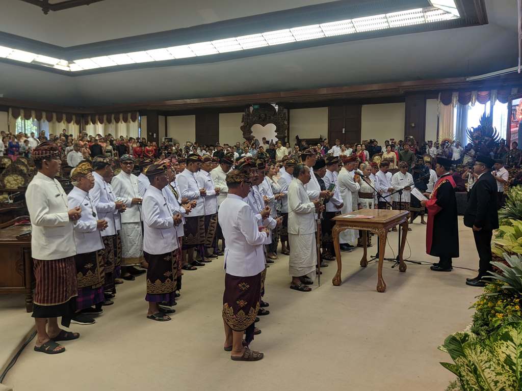 PELANTIKAN: Kegiatan Rapat Paripurna Pengucapan Sumpah/ Janji Anggota DPRD Bali masa jabatan 2024-2029 di Ruang Sidang Utama, DPRD Bali,  Senin 2 September 2024.