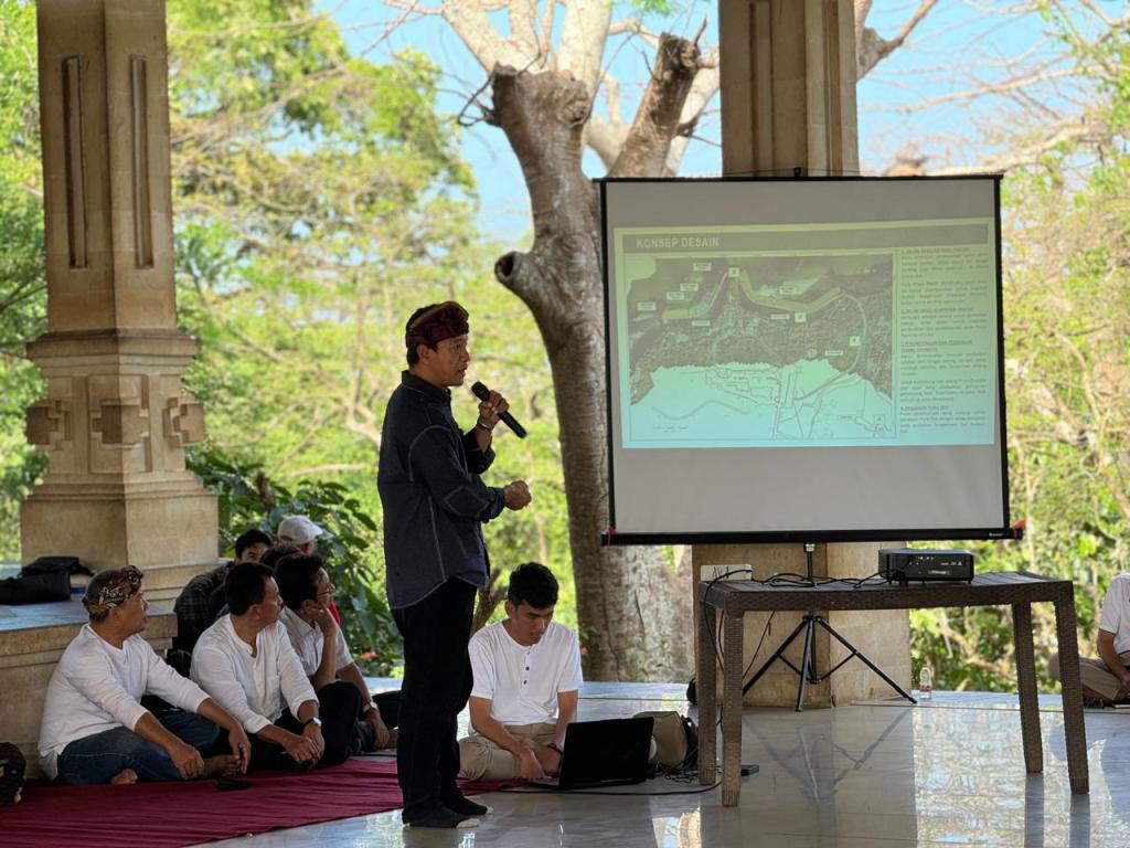 SOSIALISASI: Kegiatan sosialisasi lanjutan penanganan keretakan tebing Uluwatu, Minggu 8 September 2024 bertempat di wantilan kantor pengelola DTW Kawasan luar Pura Uluwatu.