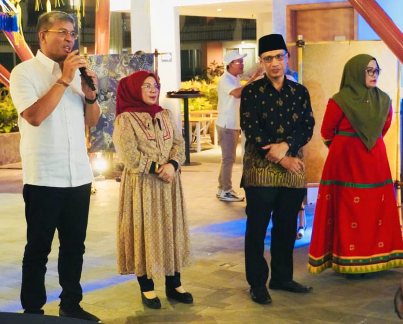 Senator Bali Ngurah Ambara (kiri) saat pamitan dengan jajaran DPD RI di Hotel Fairfield Marriott, Kuta. (Tim Ngurah Ambara untuk Radar Bali)