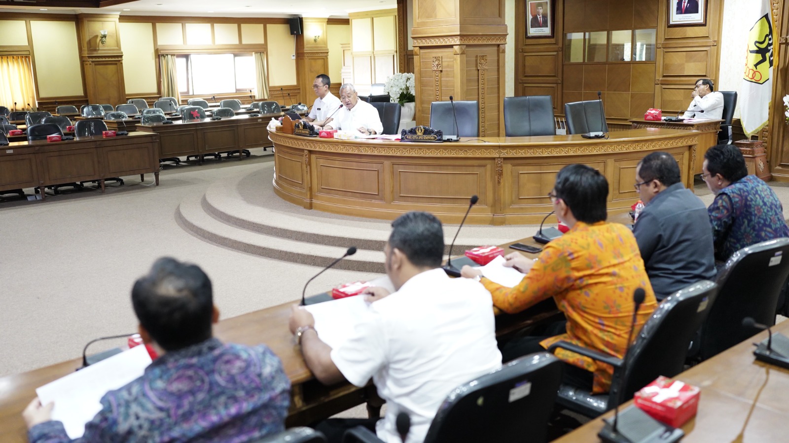 RAPAT: DPRD Badung saat melangsungkan rapat bersama TAPD di Ruang Rapat Madya Gosana Sekretariat DPRD Kabupaten Badung, Rabu, 11 September 2024.