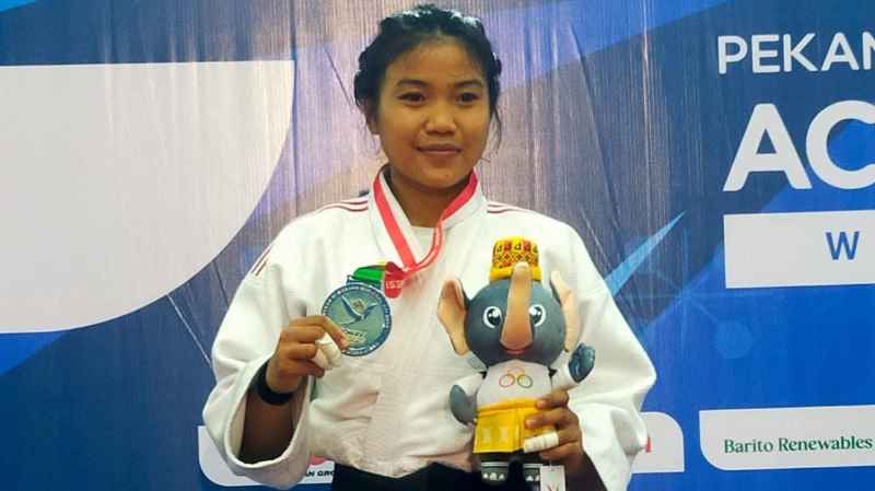 SUKSES RAIH PERAK : Atlet judo kontingen Bali asal Karangasem, Ni Komang Sri Witari,  meraih medali perak di ajang PON XXI Aceh-Sumut, Rabu (11/9/2024). (Istimewa)