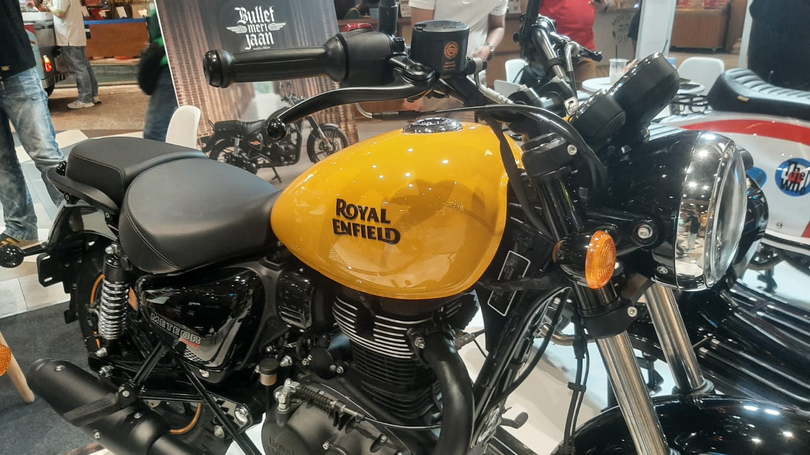 MEMIKAT: Motor gede (moge) Royal enfield yang memikat banyak pengunjung.