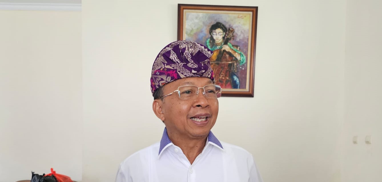 MENGAKU SIAP SATU KOMANDO : Wayan Koster mengaku siap satu komando dengan Prabowo Subianto sebagai presiden terpilih. (Foto: Ni kadek Novi Febriani/Radar Bali)