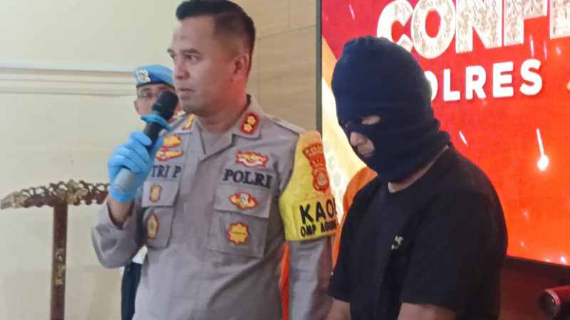 MENCURI SEKADAR UNTUK BERFANTASI : Budi Setiawan, tersangka pencurian celana dalam. (m.basir/radar bali)