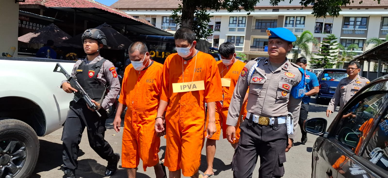 GAGALKAN  PEREDARAN : Lima pelaku pengedar diringkus Satresnarkoba Polres Klungkung selama Agustus-18 September 2024. (dewa ayu pitri arisanti/radar bali)