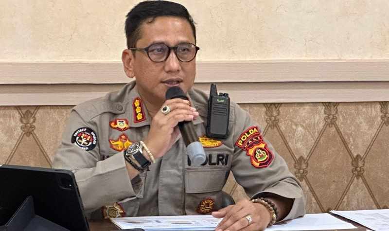 BEBERKAN PERKEMBANGAN : Kepala Bidang Hubungan Masyarakat (Kabid Humas) Polda Bali Kombes Pol Jansen Avitus Panjaitan. (Foto:  Andre Sulla /Radar Bali)