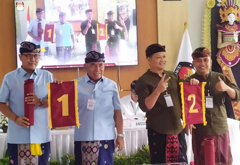 SIAP KONTESTASI : I Made Suardana, Calon Bupati Jembrana I Nengah Tamba (Tamba-Dana), Calon Bupati I Made Kembang Hartawan, Calon Wakil Bupati I Gede Ngurah Patriana Krisna (Bang Ipat).(m.basir)