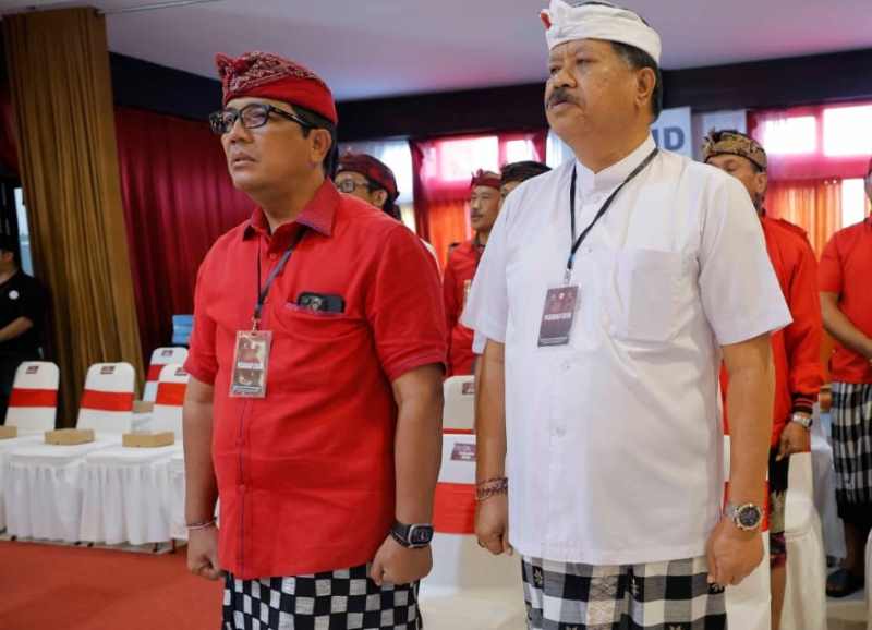 CUTI DULU : I Komang Gede Sanjaya (kiri) dan I Made Dirga sebagai calon Bupati dan Wakil Bupati Tabanan.(juliadi/radar bali)