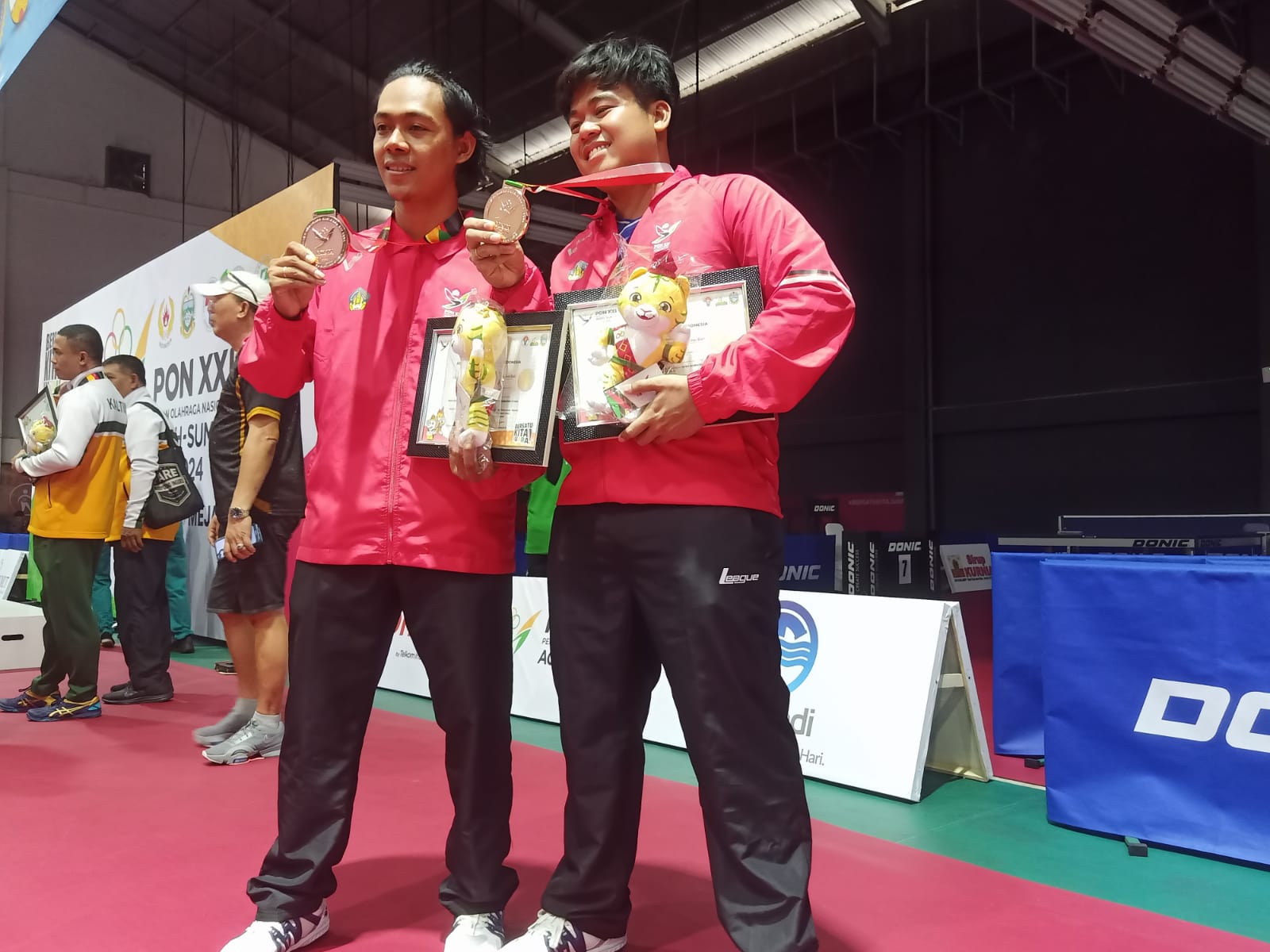 PRESTASI: Komang sugita (kiri) dan Teja Lajuardi merah perunggu di nomor perorangan Ganda campuran Putra