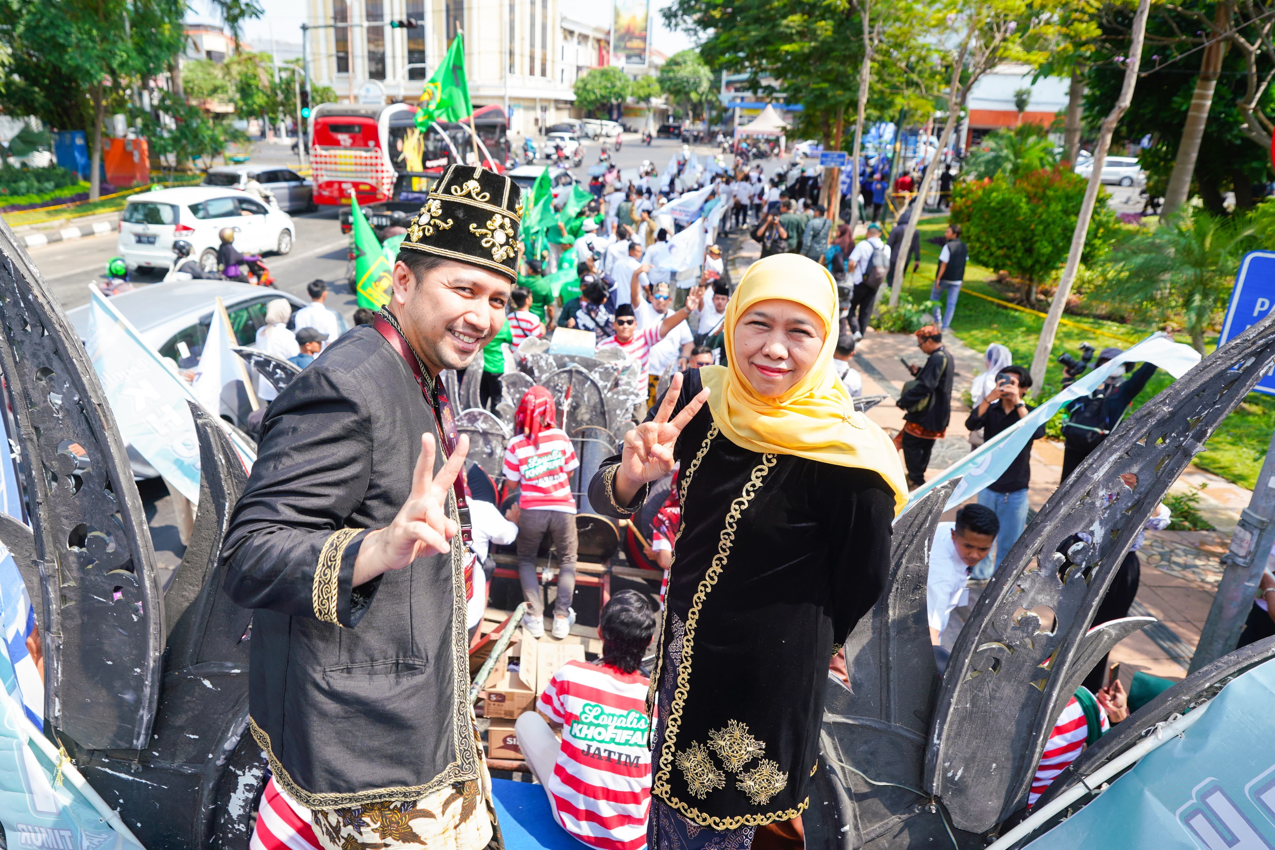 POLITIK SANTUN: Paslon Nomor 2 Pilkada Jatim Khofifah - Emil Dardak saat Kampanye Damai, 24 September 2024