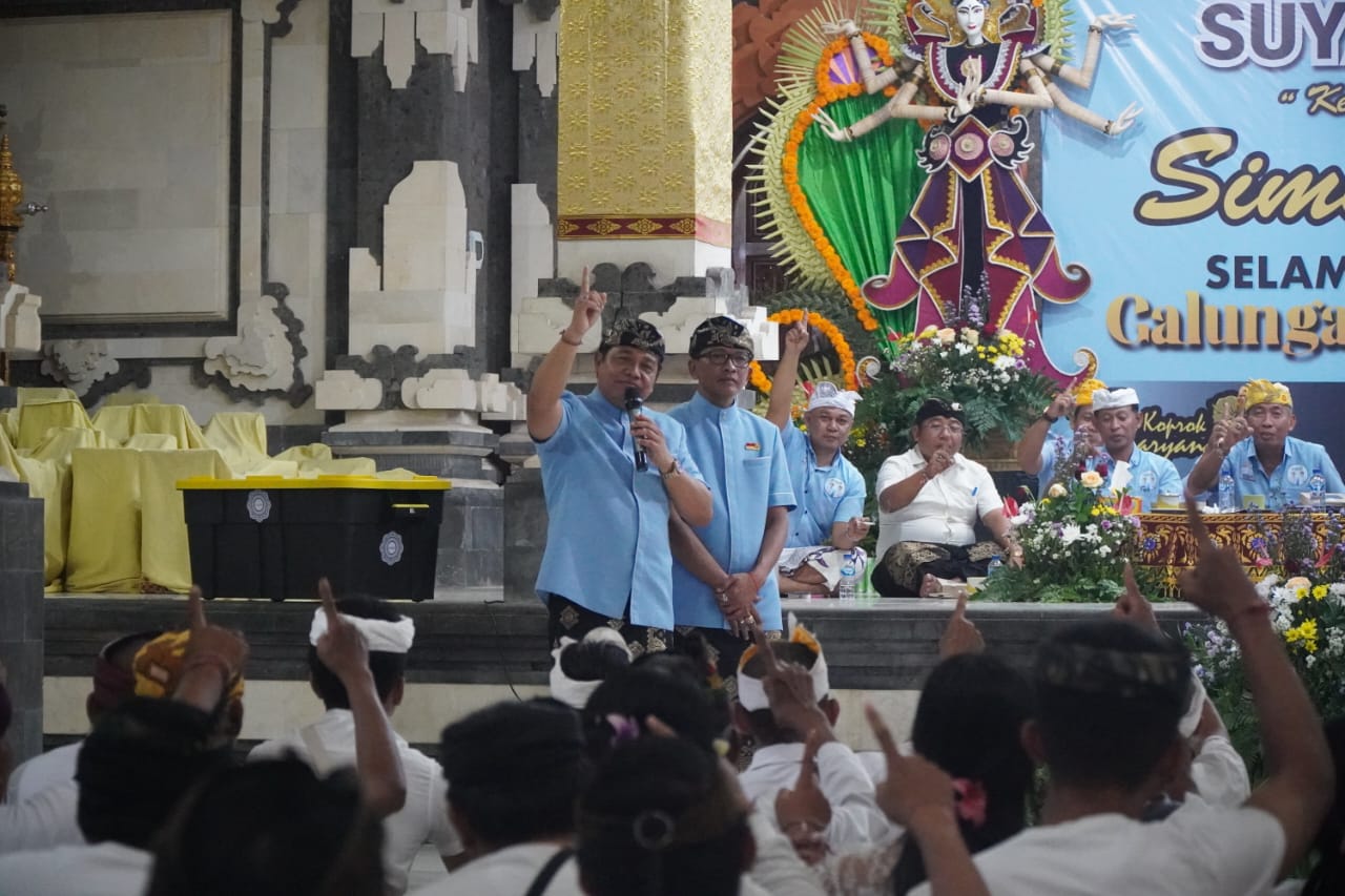 MENUJU BADUNG 1: Paslon bupati dan Wabup Badung nomor urut 1 I Wayan Suyasa - I Putu Alit Yandinata (Suyadinata) di banjar Pande Desa Adat Bualu, Benoa, Rabu (25/9/2024) (Tim Media Suyadinata)