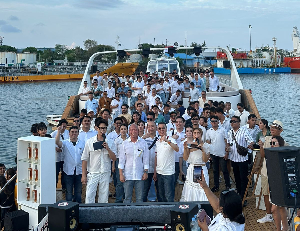 EKSKLUSIF: Suasana Phinisi Boat Party eksklusif di The Shivanna, pelabuhan Benoa, Denpasar, Kamis (26/9/2024). (Keris Single Malt for Radar Bali)
