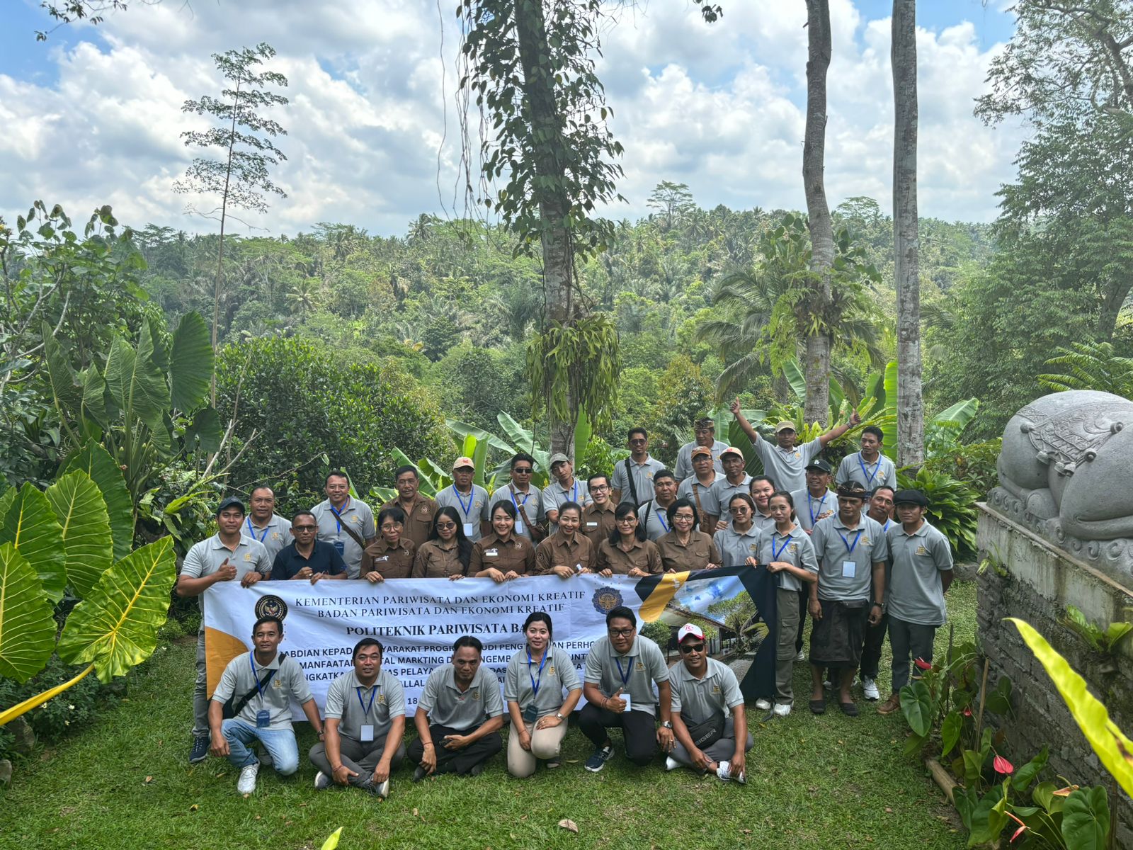 SUPORT PARIWISATA: PkM PPH Poltekpar Bali di Desa Wisata Taro, Gianyar. (Poltekpar Bali)