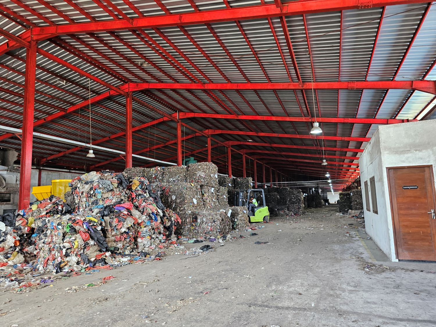 DITUTUP: TPST di Denpasar ditutup, sampah kembali hanya ditumpuk tanpa diolah ke TPA Suwung