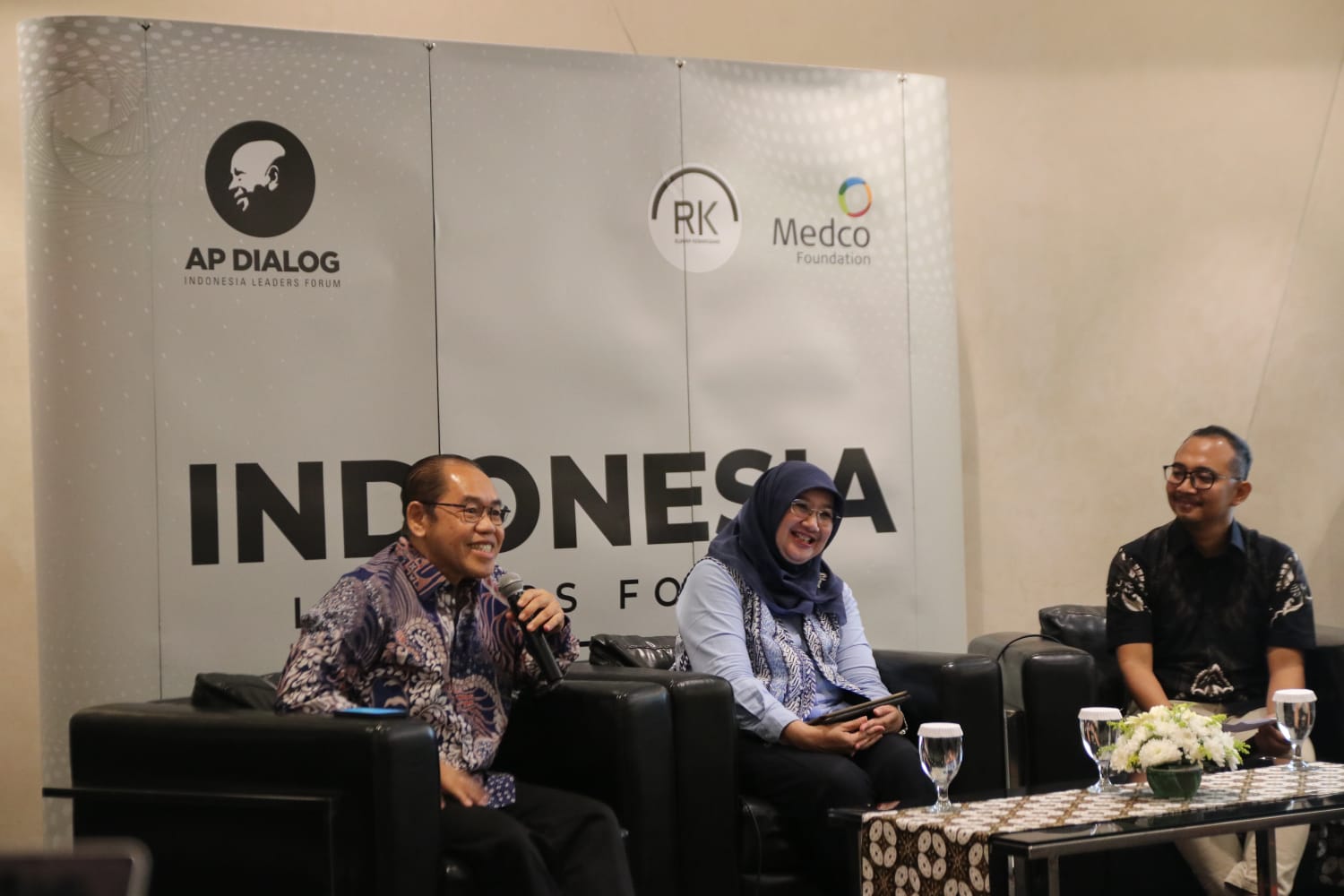 Para narasumber dalam Arifin Panigoro Dialog Ke- 13.