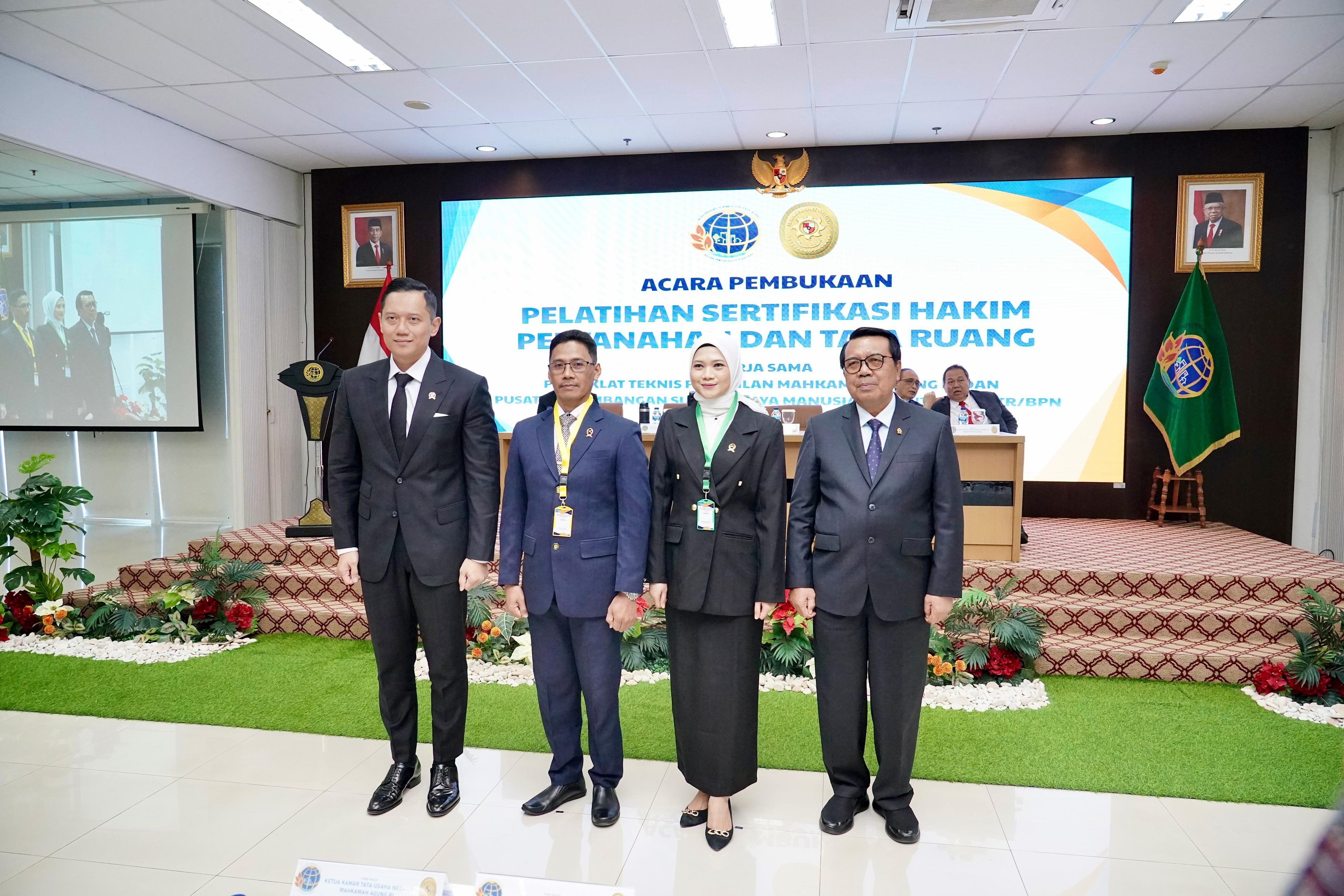 Menteri AHY saat menghadiri pelatihan Sertifikasi Hakim