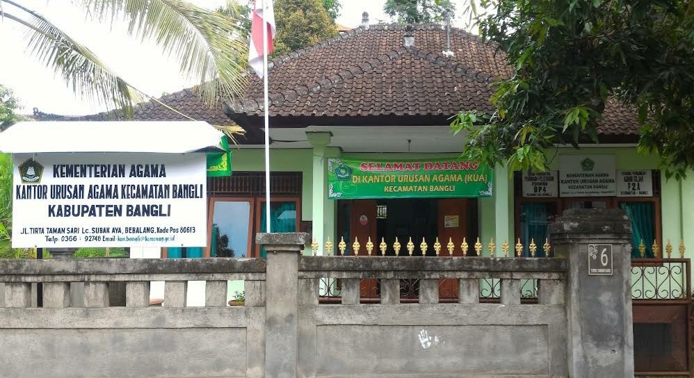 BERMASALAH: Kantor KUA Bangli tempat MMW  memimpin lembaga di lingkungan Kemenag.