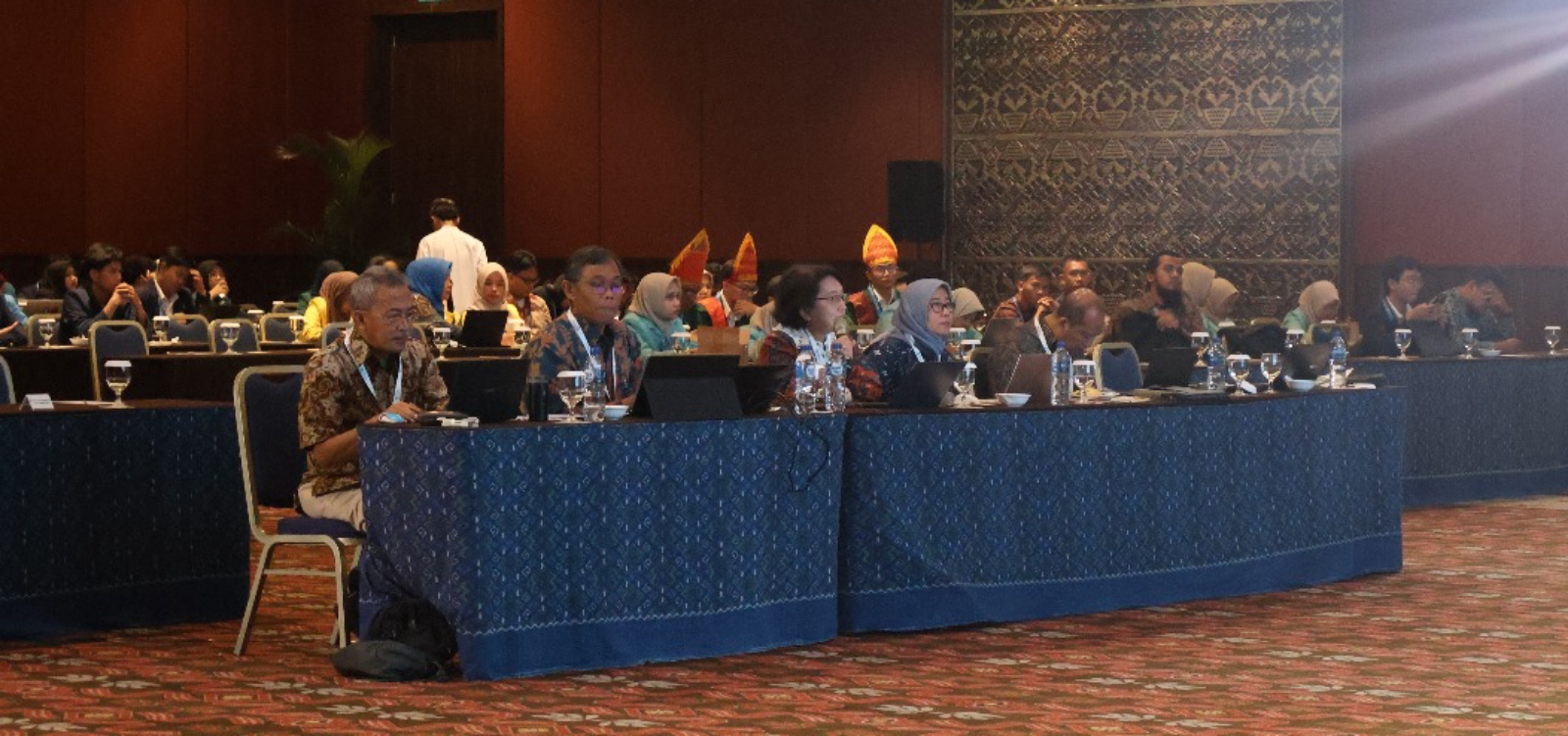 Para Dewan Juri Yang menilai program Lomba Riset Sawit. (Marsell Pampur/Radar Bali)