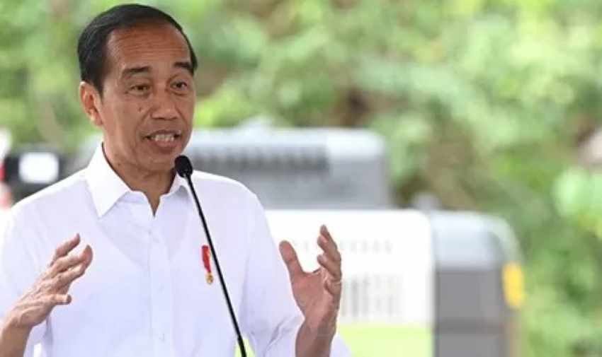 MENYERAHKAN KEPPRES KE PRABOWO : Presiden Joko Widodo (Jokowi). (foto:Instagram)