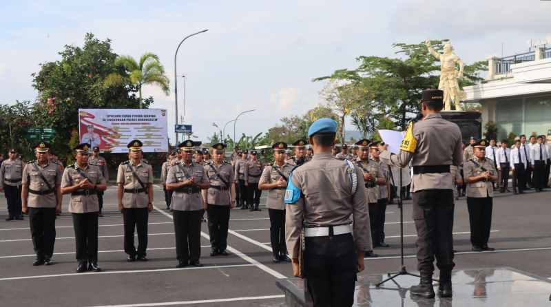 SERAH TERIMA JABATAN : Upacara sertijab yang dipimpin Kapolres Karangasem, AKBP I Nengah Sadiarta dilakukan di Mapolres Karangasem.[ Foto humas Polres Karangasem]