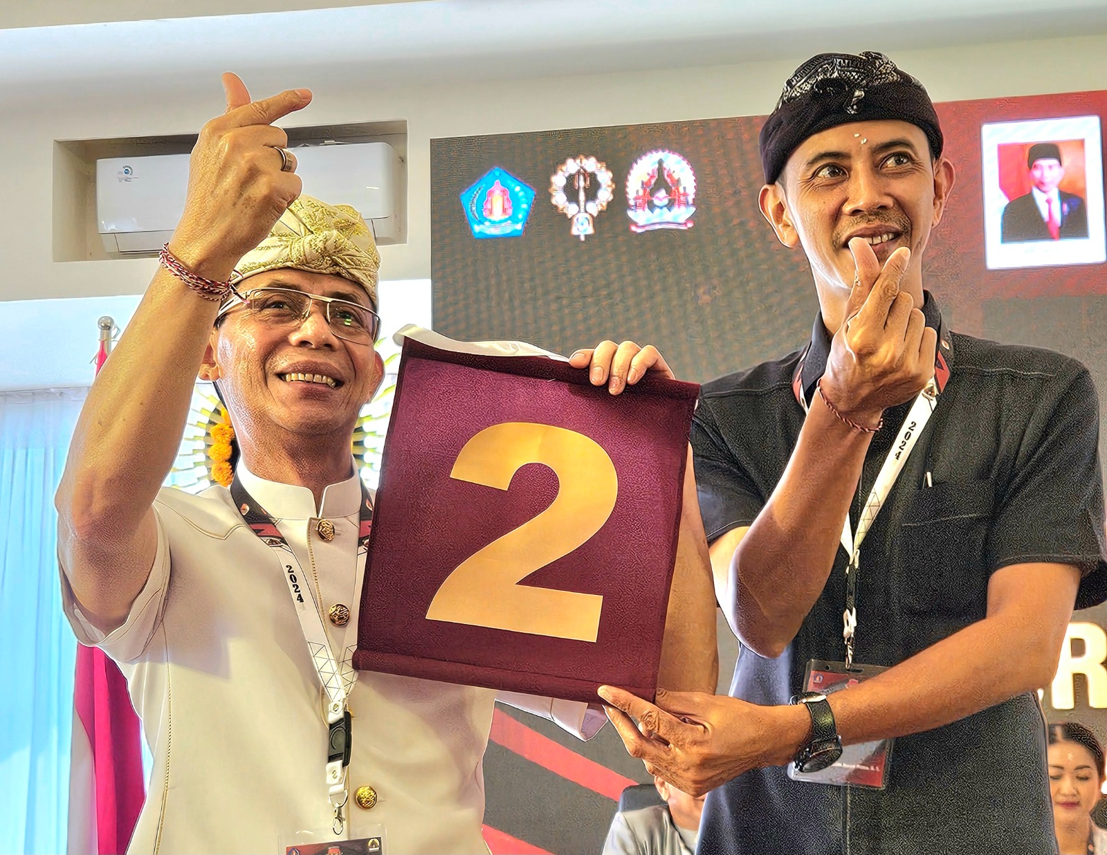 Paslon bupati dan wakil bupati Klungkung I Made Satria dengan wakilnya Tjokorda Gde Surya Putra (Paket Satriya) yang diusung PDI Perjuangan.