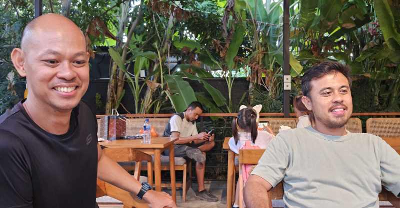 TIDAK HARUS MAHAL: Owner Tuantana Property  Kendrick Sumolang dan Owner The Sare Bali Ricky Putra tetap optimistis bisnis property di Bali. (ni kadek novi febriani)